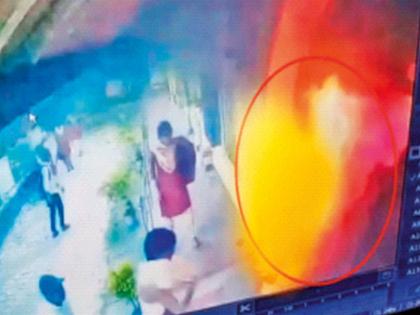 Sexual harassment by teacher, student sets herself on fire | शिक्षकाकडून लैंगिक छळ, विद्यार्थिनीने स्वत:ला पेटवले Sexual harassment by teacher, student sets herself on fire | शिक्षकाकडून लैंगिक छळ, विद्यार्थिनीने स्वत:ला पेटवले