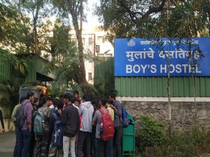 Students took the road home because they could not find a hostel; Who exactly is Pune University for? | विद्यार्थ्यांनी वसतिगृह न मिळाल्याने धरला घरचा रस्ता; पुणे विद्यापीठ नेमकेे कुणासाठी?