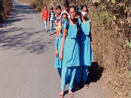 School started, but ST closed; Seven to eight kilometers of pipeline for students every day | शाळा सुरू, पण ST बंद; विद्यार्थ्यांची रोज सात-आठ किलोमीटर पायपीट