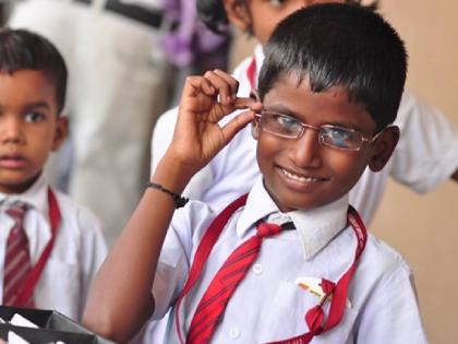 Students will get free spectacles as 1 crore 50 Lakh fund approved by the health department of Maharashtra | पोरांना मिळणार फुकटात चष्मे... आरोग्य विभागाकडून दीड कोटी मंजूर