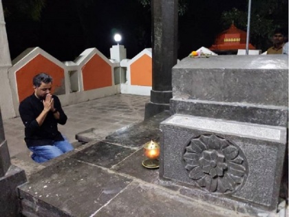 subodh bhave visited chhatrapati sambhaji maharaj samadhi place | सुबोध भावे सांगतोय, या ठिकाणी आपण नतमस्तक व्हावं आणि आशीर्वाद मागावा....