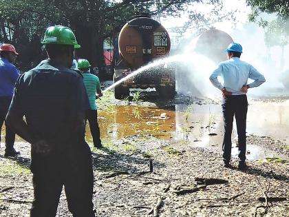 Chemicals leak from tankers at Sudarshan Company | सुदर्शन कंपनीत टँकरमधून रसायन गळती