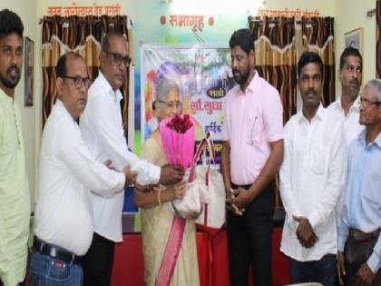 Sudha Murthy praised Baparde village, the amount received from 'KBC' was given for the construction of Baparde College in Sindhudurga | सुधा मूर्तींनी बापार्डे गावचं केलं कौतुक, 'KBC'तून मिळालेली रक्कम बापार्डे कॉलेजच्या उभारणीसाठी दिली होती