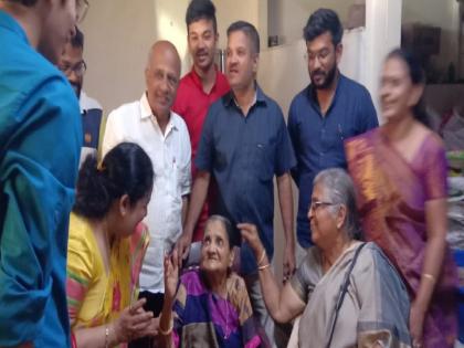 Sudha Murthy became Bhauk while reminiscing about her childhood | बालपणाच्या आठवणी काढत सुधा मूर्ती झाल्या भाऊक, आईच्या मैत्रीणीची भेट घेऊन केली मनसोक्त चर्चा