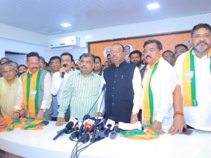 Former Shiv Sena (UBT) leader Sudhakar Badgujar joins BJP | नाशिकचे बडगुजर अखेर भाजपमध्ये; बावनकुळे यांनी केले स्वागत! Former Shiv Sena (UBT) leader Sudhakar Badgujar joins BJP | नाशिकचे बडगुजर अखेर भाजपमध्ये; बावनकुळे यांनी केले स्वागत!
