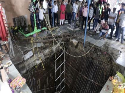 36 people were killed Thursday after falling into a stepwell at indore | बुजवा विहिरी व बारवा; करा उत्सव... द्या अपघातांना निमंत्रण!