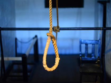 Couple commits suicide by hanging in Pune, wife hangs herself after husband commits suicide | पुण्यात दाम्पत्याची गळफास घेऊन आत्महत्या, पतीच्या आत्महत्येनंतर पत्नीने घेतली फाशी