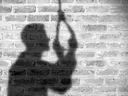 man commits suicide by hanging over depression | एकीकडे भाचीचे लग्न, दुसरीकडे मामाने लावला गळफास