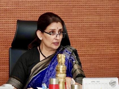 सुजाता सौनिकांविरुद्ध अजामीनपात्र वॉरंट; उच्च न्यायालयाने घेतली अवमानाची गंभीर दखल - Marathi News | Non-bailable warrant issued against Sujata Saunik; High Court takes serious note of contempt | Latest News at Lokmat.com सुजाता सौनिकांविरुद्ध अजामीनपात्र वॉरंट; उच्च न्यायालयाने घेतली अवमानाची गंभीर दखल - Marathi News | Non-bailable warrant issued against Sujata Saunik; High Court takes serious note of contempt | Latest News at Lokmat.com