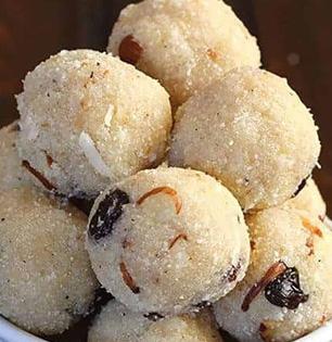 पारंपरिक पद्धतीने केलेले रव्याचे पाकातले लाडू, पाक कच्चा राहण्याचं टेन्शनच नाही, घ्या रेसिपी