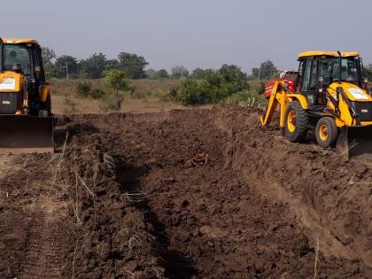 work under the 'Sujlam-Suhlam' scheme | ‘सुजलाम्-सुफलाम’ योजनेंतर्गत शेतततळ्यांच्या कामास सुरूवात!