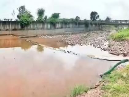 Encroachments choked the Sukhna riverbed; many settlements submerged | अतिक्रमणांनी सुखना नदीपात्राचा गळा घोटला; अनेक वसाहती पाण्यात बुडाल्या Encroachments choked the Sukhna riverbed; many settlements submerged | अतिक्रमणांनी सुखना नदीपात्राचा गळा घोटला; अनेक वसाहती पाण्यात बुडाल्या