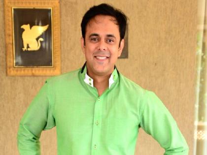 Actor Sumit Raghavan reminisced live on the Facebook show | अभिनेता सुमित राघवणने लाईव्ह फेसबुकवर दाखविली नाट्यगृहाची दूरवस्था