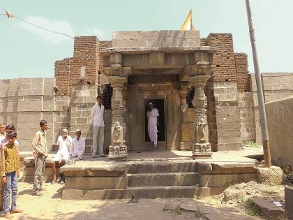 Gokuleshwar Mahadev temple group as perfect | परिपूर्ण असा गोकुळेश्वर महादेव मंदिर समूह