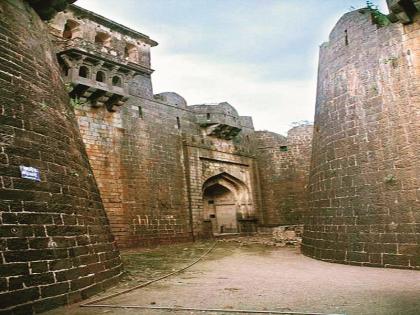 commander of the all land fort : Fort Paranda | भूदुर्गांचा तालेवार सेनापती : किल्ले परांडा