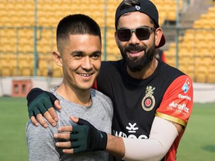 indian football team captain Sunil Chhetri has announced his retirement, Virat Kohli's comment on his retirement post | Sunil Chhetri : भारतीय फुटबॉलचा 'चेहरा' निवृत्त; दिग्गजासाठी किंग कोहलीचे खास तीन शब्द