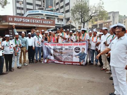 The NCP drew attention to the issues of roads, electricity, water supply; Protest in front of Municipal Corporation | रस्ते, वीज, पाणी पुरवठ्याच्या प्रश्नांकडे राष्ट्रवादीने टाळ वाजून वेधले लक्ष; महापालिकेसमोर आंदोलन