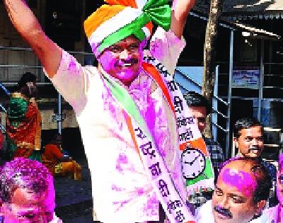 Shivsena's hand in Congress hands! The choice of mayor of Kolhapur: Four votes have been won by Congress; Opponent's torrent blunt | शिवसेनेचा काँग्रेसच्या हातात हात! कोल्हापूर महापौर निवड : चार मते काँग्रेस आघाडीला, संख्याबळ ४४ वरून झाले ४८; विरोधकांची धार बोथट