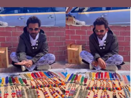 VIDEO: Comedian Sunil Grover was seen selling artificial jewelery on the street, the video is going viral | VIDEO: कॉमेडियन सुनील ग्रोव्हर रस्त्यावर विकताना दिसला आर्टिफिशल दागिने, व्हिडीओ होतोय व्हायरल