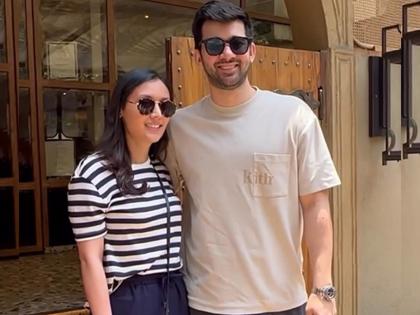 Sunny deol son karan deol first appearance with fiance drisha acharya since engagement | सनी देओल यांच्या होणाऱ्या सूनबाईंसोबत पहिल्यांदाच दिसला करण देओल, चाहत्यांनी दिल्या अशा रिअ‍ॅक्शन