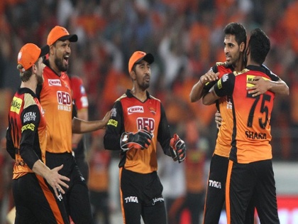 Hyderabad defeated RCB by 5 runs | हैदराबादने काढली आरसीबीची हवा, ‘विराट सेना’ ५ धावांनी पराभूत