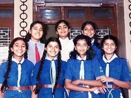 Childhood photo of her school days do you recognize her | या 7 मुलींपैकी एक मुलगी आज बॉलिवूडवर गाजवतेय राज्य, ओळखा पाहू कोण आहे अभिनेत्री