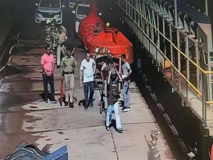 Buoy with a GPS tracker was found near a boat on the Korlai beach in Alibaug | बोया आला न झोप उडवून गेला; अलिबागच्या किनाऱ्यावरील 'त्या' परदेशी बोटीबाबत महत्त्वाची माहिती समोर Buoy with a GPS tracker was found near a boat on the Korlai beach in Alibaug | बोया आला न झोप उडवून गेला; अलिबागच्या किनाऱ्यावरील 'त्या' परदेशी बोटीबाबत महत्त्वाची माहिती समोर