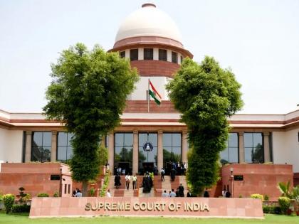 Glass wall built in Supreme Court demolished within a year, taxpayers' Rs 2.68 crore wasted | सुप्रीम कोर्टात बांधलेली काचेची भिंत वर्षभरातच पाडली, करदात्यांचे २.६८ कोटी रुपये वाया Glass wall built in Supreme Court demolished within a year, taxpayers' Rs 2.68 crore wasted | सुप्रीम कोर्टात बांधलेली काचेची भिंत वर्षभरातच पाडली, करदात्यांचे २.६८ कोटी रुपये वाया