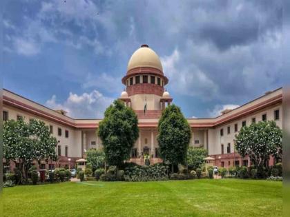 Supreme Court slams government over NRI quota | परदेशातील काका, काकूसाठी वाढीव कोटा हा फसवणुकीचा धंदा