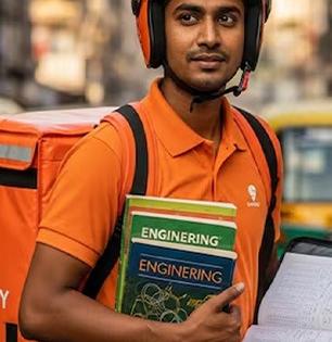 शाब्बास पोरा! शिक्षणासाठी केली फूड डिलिव्हरी, मजुराचा लेक होणार मोठा सरकारी अधिकारी
