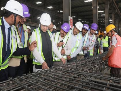 Track Slab Factory for Bullet Train Starts in Surat; Railway Minister visits factory to manufacture 96,000 J-slabs | सुरतमध्ये बुलेट ट्रेनसाठी ट्रॅक स्लॅब कारखाना सुरू; ९६,००० जे-स्लॅब तयार करणार, रेल्वेमंत्र्यांची कारखान्याला भेट