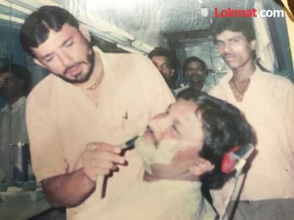 Shantilal took the razor from his hand and started shaving the customer | किस्सा निवडणुकीचा! प्रचारात शांतीलाल यांनी हातातून वस्तरा घेतला अन् ग्राहकाची दाढी करू लागले