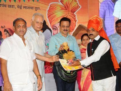 Suresh Arjun Patil Sanitary Award | सुंदरपट्टीचे सरपंच सुरेश अर्जुन पाटील यांना स्वच्छता पुरस्कार