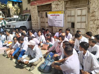 Dams of Community Health Officers in Thane District; Indefinite strike warning | ठाणे जिल्ह्यातील समुदाय आरोग्य अधिकाºयांचे धरणे; बेमुदत कामबंदचा इशारा