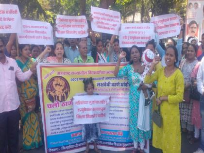 parents protest for free admission to private school near home through right to education in thane | ‘शिक्षणाचा हक्क’व्दारे घराजवळील खासगी शाळेच्या माेफत प्रवेशासाठी पालकांचे आंदाेलन!