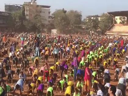 10 lakh students did 1.31 lakhs Surya namskar | 10 हजार विद्यार्थ्यांनी घातले सव्वा लाख सूर्यनमस्कार 