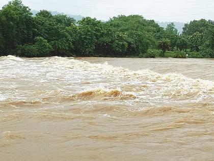 The sun was flooding the river | सूर्या नदीला आला पूर