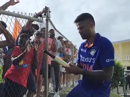 team india batsman suryakumar yadav once again won the hearts of fans bcci shared an emotional video | Suyakumar Yadav Video BCCI: सूर्यकुमार यादवनं जिंकलं चाहत्यांचं मन, BCCI नं शेअर केला भावूक व्हिडीओ