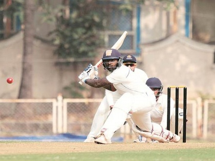 Mumbai batsmen repackaged; Beat the Karnataka shield | मुंबईचे फलंदाज पुन्हा ढेपाळले; कर्नाटकचा भेदक मारा