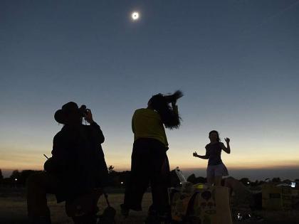 Be sure to watch the solar eclipse; But be careful about safety too! | सूर्यग्रहण अवश्य पाहा; पण सुरक्षिततेची काळजीही घ्या!