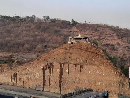 Unauthorized construction by breaking a hill at Sus; Municipal officers say ... | सूस येथे टेकडी फोडून अनधिकृत बांधकाम; महापालिका अधिकारी म्हणतात...