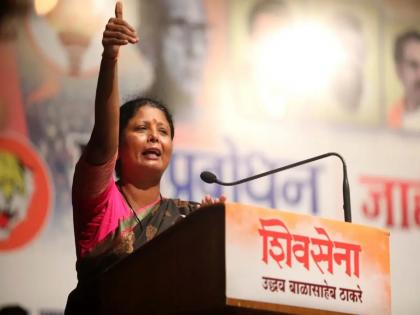 Warkari community is aggressive against Shiv Sena Sushma Andhare | ज्या पक्षात सुषमा अंधारे, त्या पक्षाला मतदान नाही; वारकऱ्यांनी घेतली शपथ, काय घडलं?