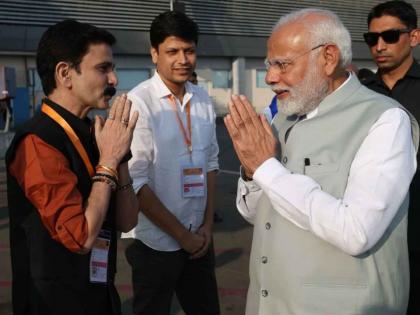 marathi actor sushant shelar meets narendra modi shared post on social media | एक अविस्मरणीय क्षण! महाराष्ट्रात आलेल्या PM मोदींची मराठी अभिनेत्याने घेतली भेट, म्हणतो- "एकनाथ शिंदेंमुळे..."