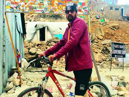 sushil climb khardungla pass on cycle | कृत्रिम पावलांसह सुशीलने केले आकाश ठेंगणे!