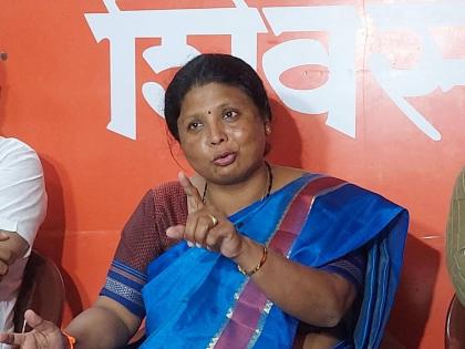 Pune Accident Case:"If you can't afford it, give me the house account", Sushma Andhare advises Devendra Fadnavis  | "तुम्हाला जमत नसेल तर गृहखातं माझ्याकडे द्या’’, सुषमा अंधारे यांचा देवेंद्र फडणवीस यांना टोला 