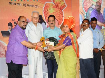 Sushma Vijayendra Patil Academic Facilitation Award | कोदोली येथील सरपंच सुषमा विजयेंद्र पाटील यांना शैक्षणिक सुविधा पुरस्कार