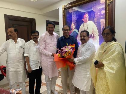 Lok Sabha strategy on 'Matoshri'; Congress in-charge meets Uddhav Thackeray | ‘मातोश्री’वर लोकसभेची रणनीती; उद्धव ठाकरेंच्या भेटीला काँग्रेसचे प्रभारी