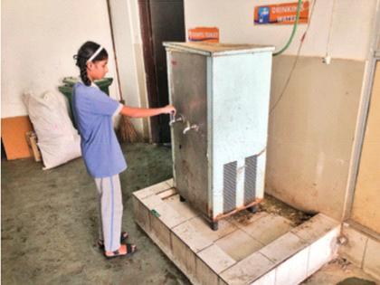 Water shut off in school for three days; 2,500 students home for natural rituals | शाळेत तीन दिवसांपासून पाणी बंद; २५०० विद्यार्थी नैसर्गिक विधीसाठी घरी