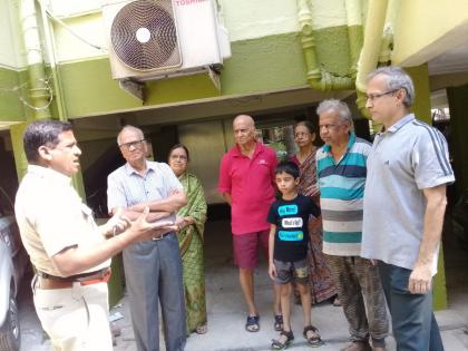 corornavirus: awareness about corona virus by PMC staff rsg | corornavirus : काेराेनाला राेखण्यासाठी पुणे महापालिकेचे स्वच्छता दूत करतायेत जनजागृती