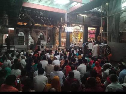 Swami devotees are assured of safety! Despite the increase in crowd, there is no police presence in the Akkalkot Swami Samarth temple area | स्वामीभक्तांची सुरक्षा रामभरोसे! गर्दी वाढली तरीही मंदिर परिसरात पोलिस बंदोबस्त नाही Swami devotees are assured of safety! Despite the increase in crowd, there is no police presence in the Akkalkot Swami Samarth temple area | स्वामीभक्तांची सुरक्षा रामभरोसे! गर्दी वाढली तरीही मंदिर परिसरात पोलिस बंदोबस्त नाही